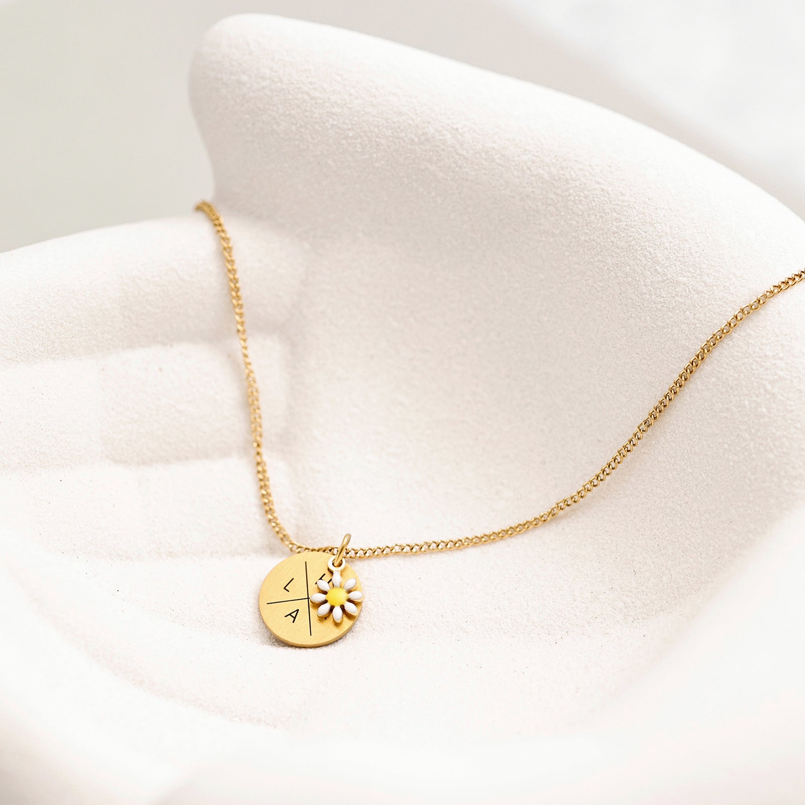 Personalized plate chain with mini daisies - ball chain with desired engraving - family chain - name chain - floral jewelry - KE018