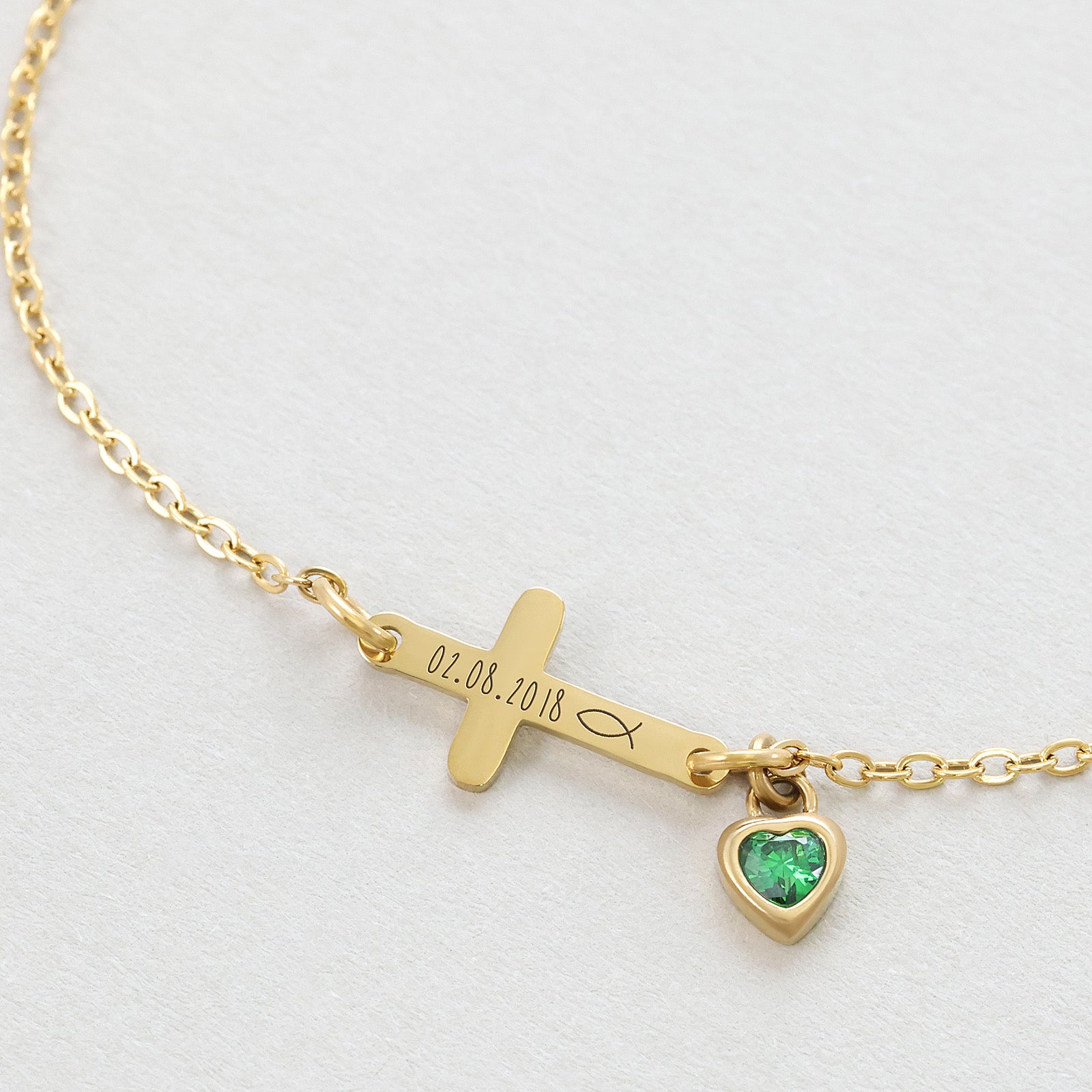 Personalisiertes Kreuzarmband mit herzförmigem Geburtsstein Kinder Armband VIVIANNASCHMUCK