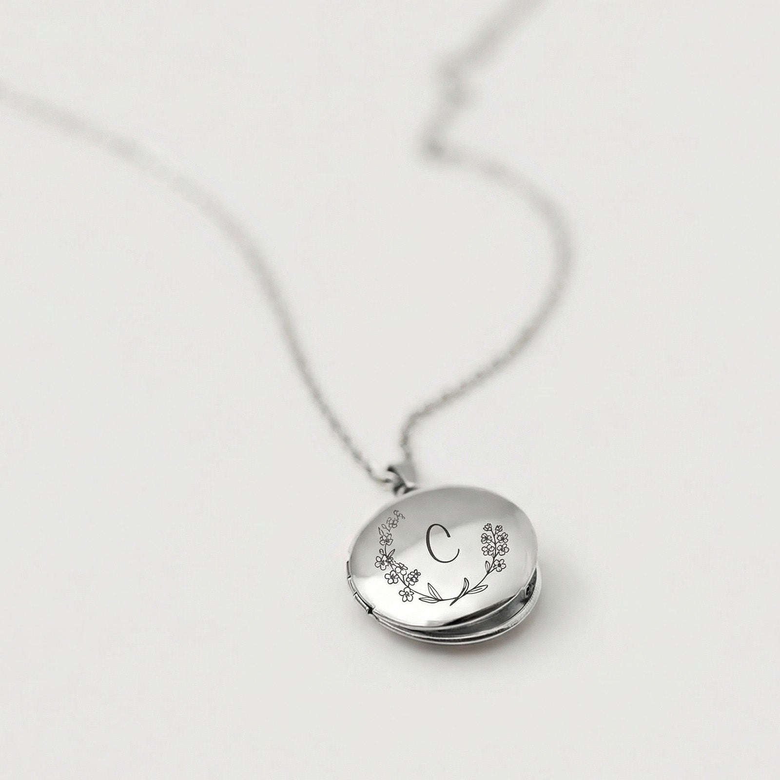 Medaillon Kette mit personalisierter Gravur Damen Halskette VIVIANNASCHMUCK