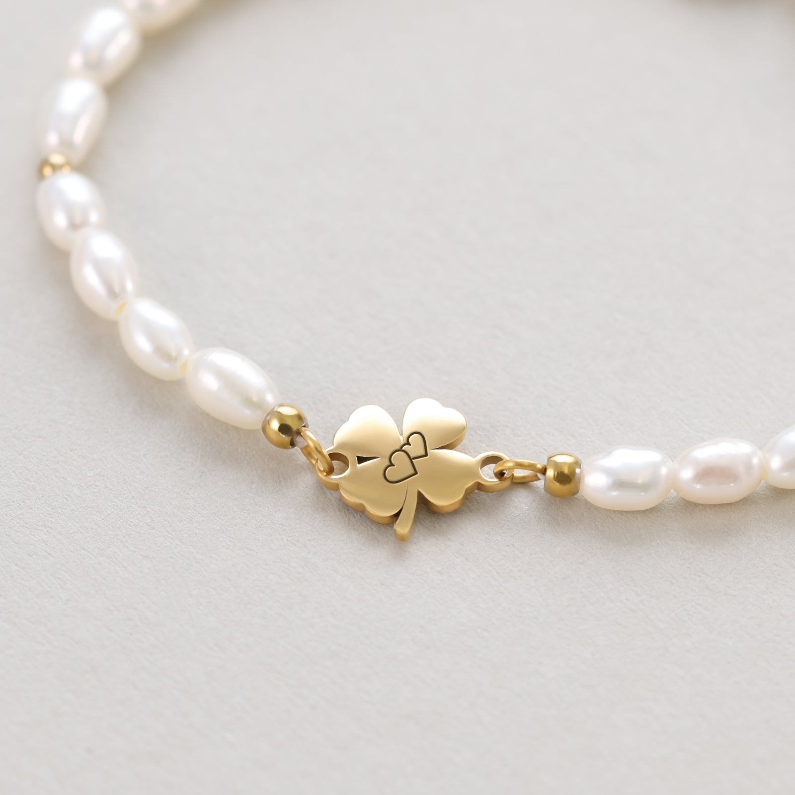 Kleeblatt Perlenarmband als Glücksbringer mit Gravur Damen Armband VIVIANNASCHMUCK