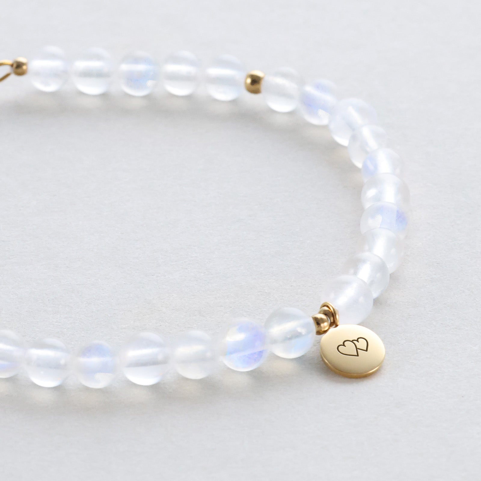Mondstein-Chakra-Armband mit Gravurplättchen Damen Armband VIVIANNASCHMUCK