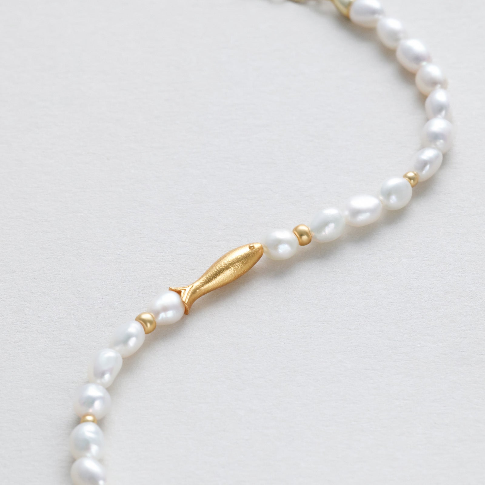 Zartes Fisch Armband aus Süßwasserperlen - 925 Sterling Silber Damen Armband VIVIANNASCHMUCK