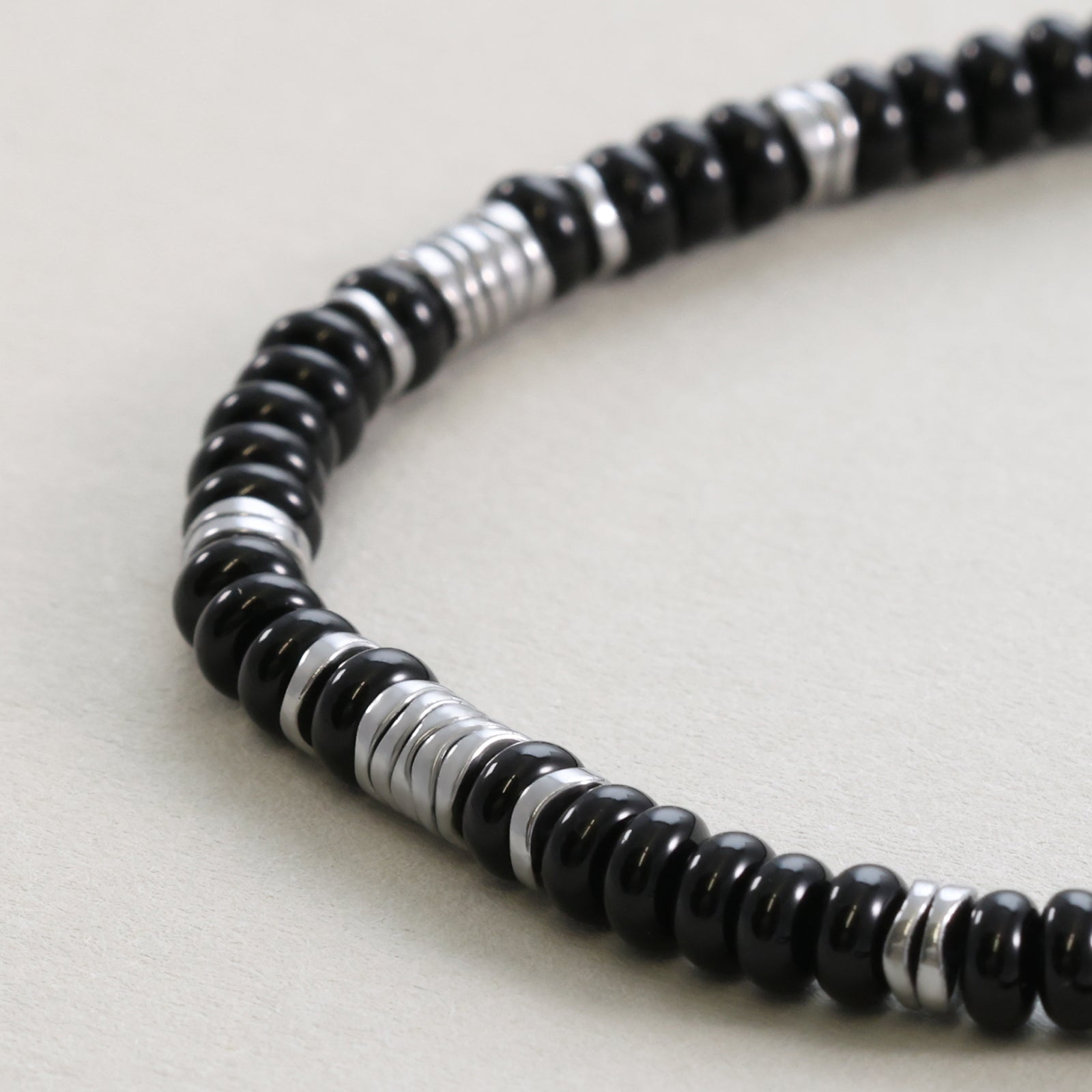 Edelsteinarmband mit schwarzem Onyx und Hämatit - verstellbar Herren Armband VIVIANNASCHMUCK