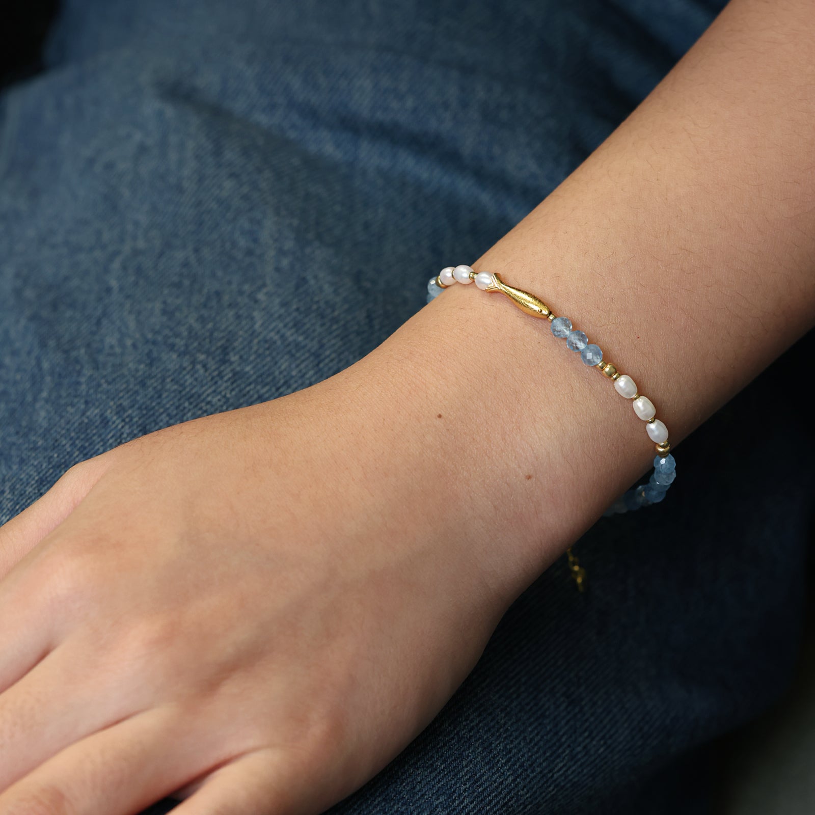 Zartes Fisch-Armband mit Aquamarin & Süßwasserperlen – 925er Silber