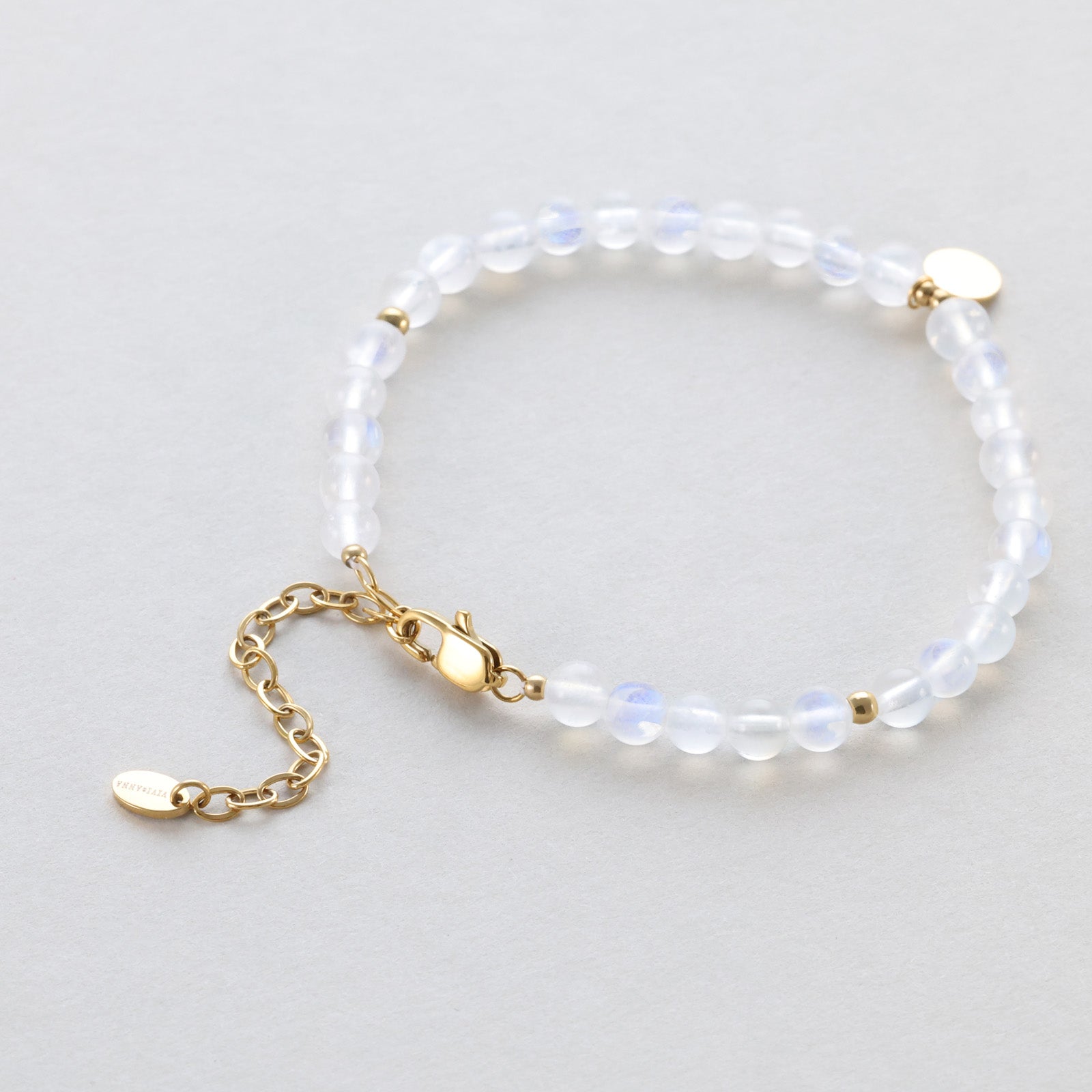 Mondstein-Chakra-Armband mit Gravurplättchen Damen Armband VIVIANNASCHMUCK