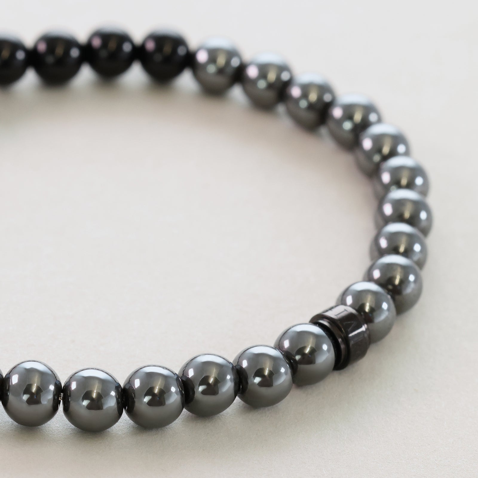 Kreuzarmband aus Schwarzer Onyx & Hämatit - elastisch Herren Armband VIVIANNASCHMUCK