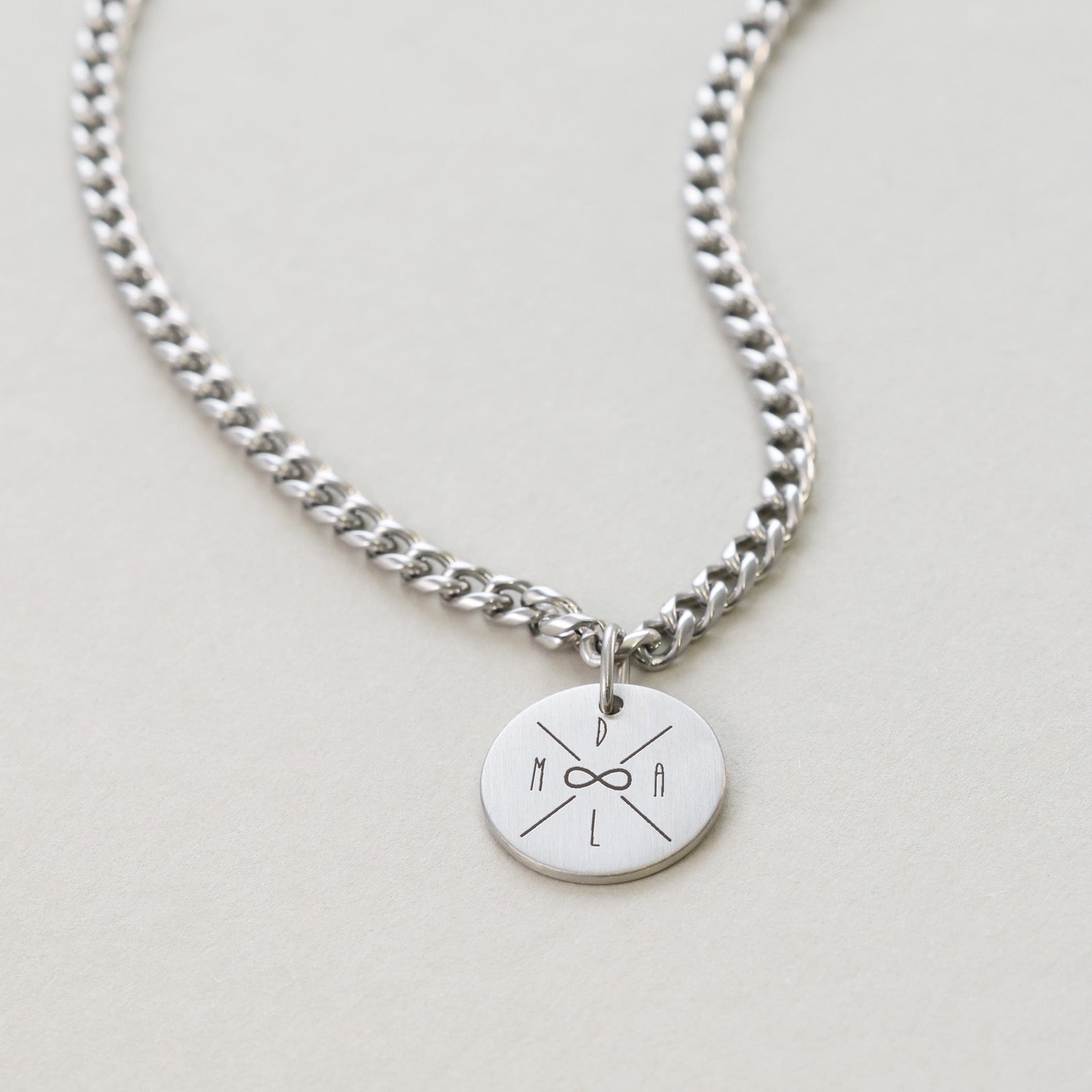 Herren Halskette mit mattiertem Gravurplättchen Herren Halskette VIVIANNASCHMUCK