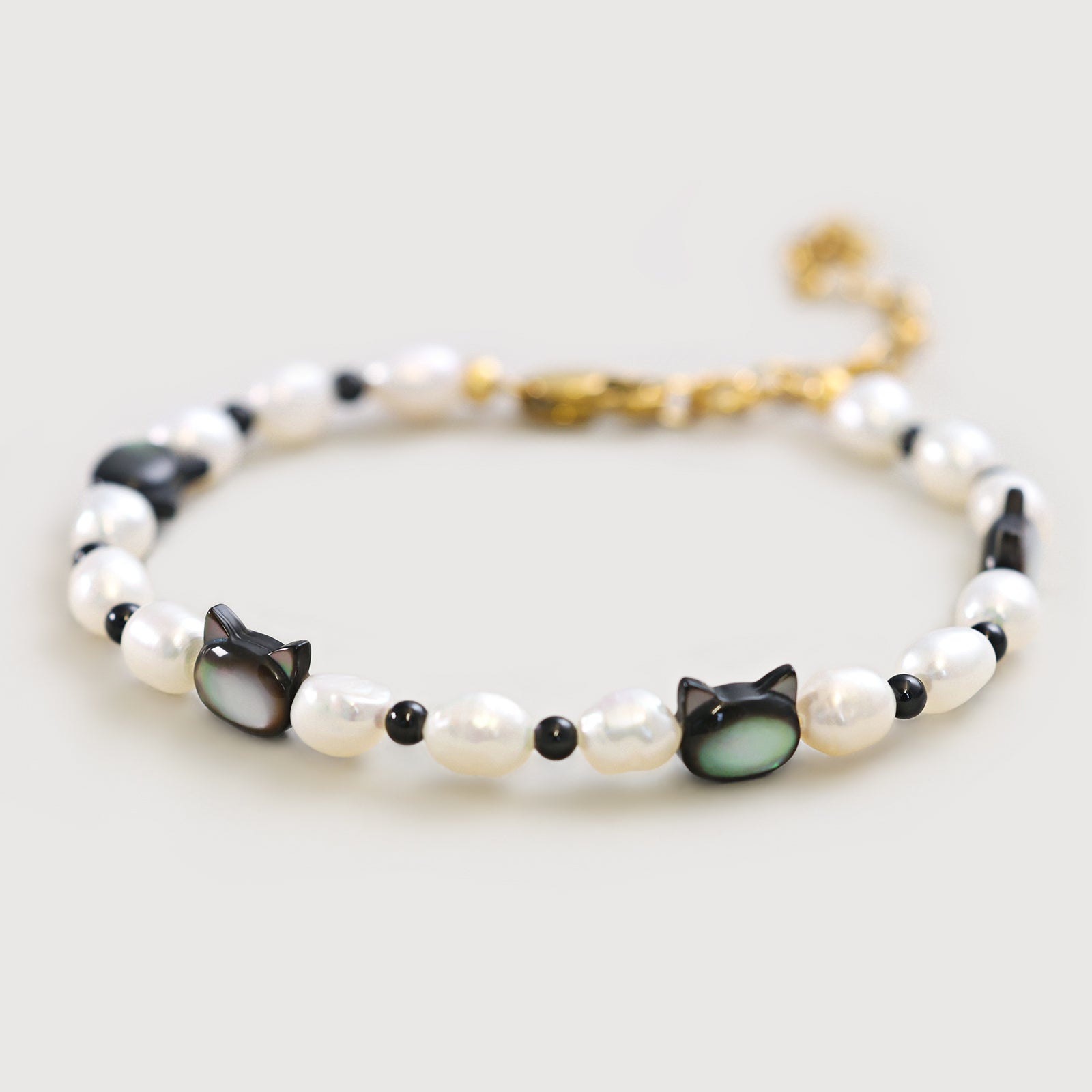 Katzen-Perlenarmband mit Süßwasserperlen - 925er Sterling Silber