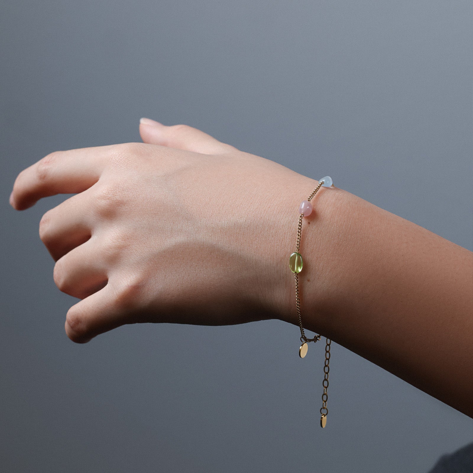 Personalisiertes Naturstein-Energiearmband mit Gravur Damen Armband VIVIANNASCHMUCK