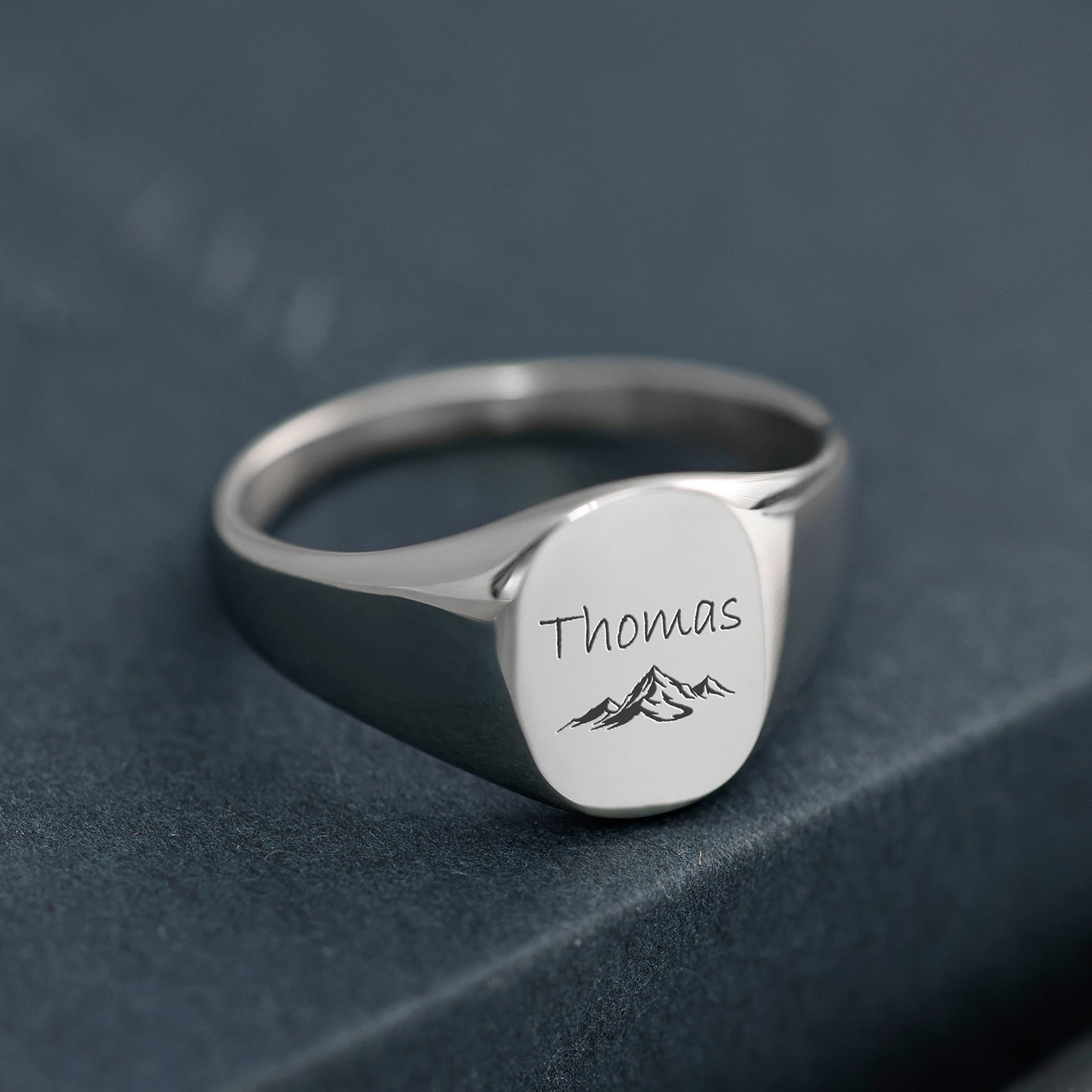 Klassischer Herren-Siegelring mit Gravur Herren Ringe VIVIANNASCHMUCK