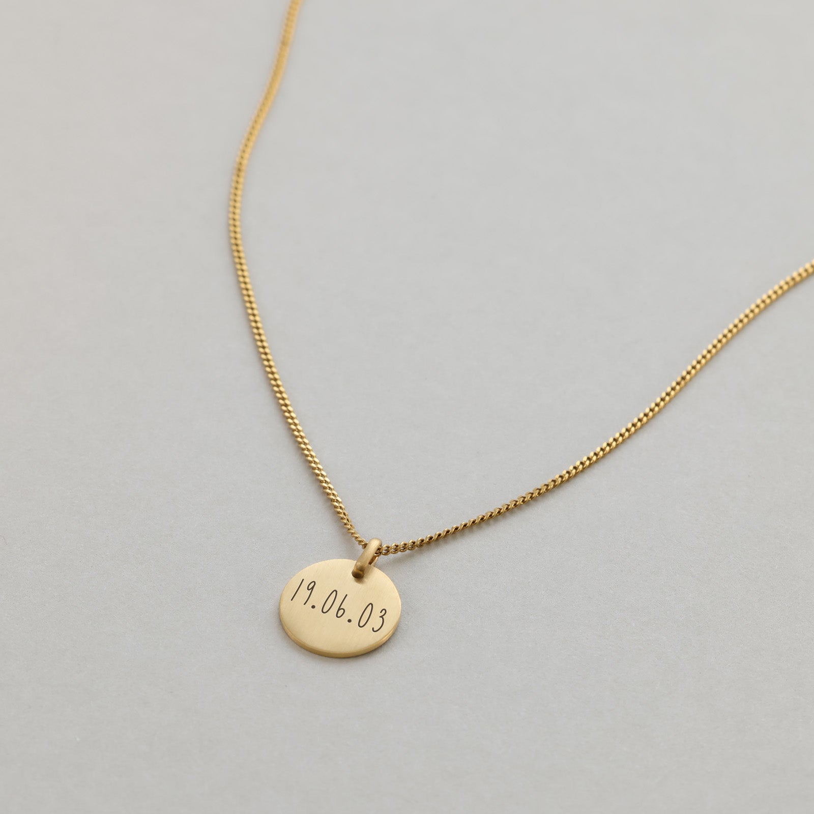 Gravur Halskette für Herren – mattes Rundplättchen Herren Halskette VIVIANNASCHMUCK