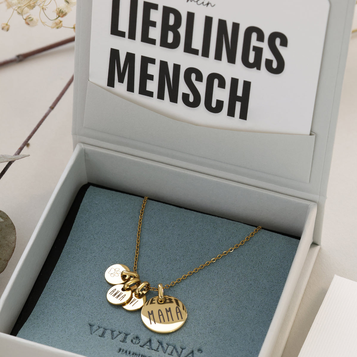 Familienkette mit großen und kleinen Gravurplättchen - Geschenk mit Karte