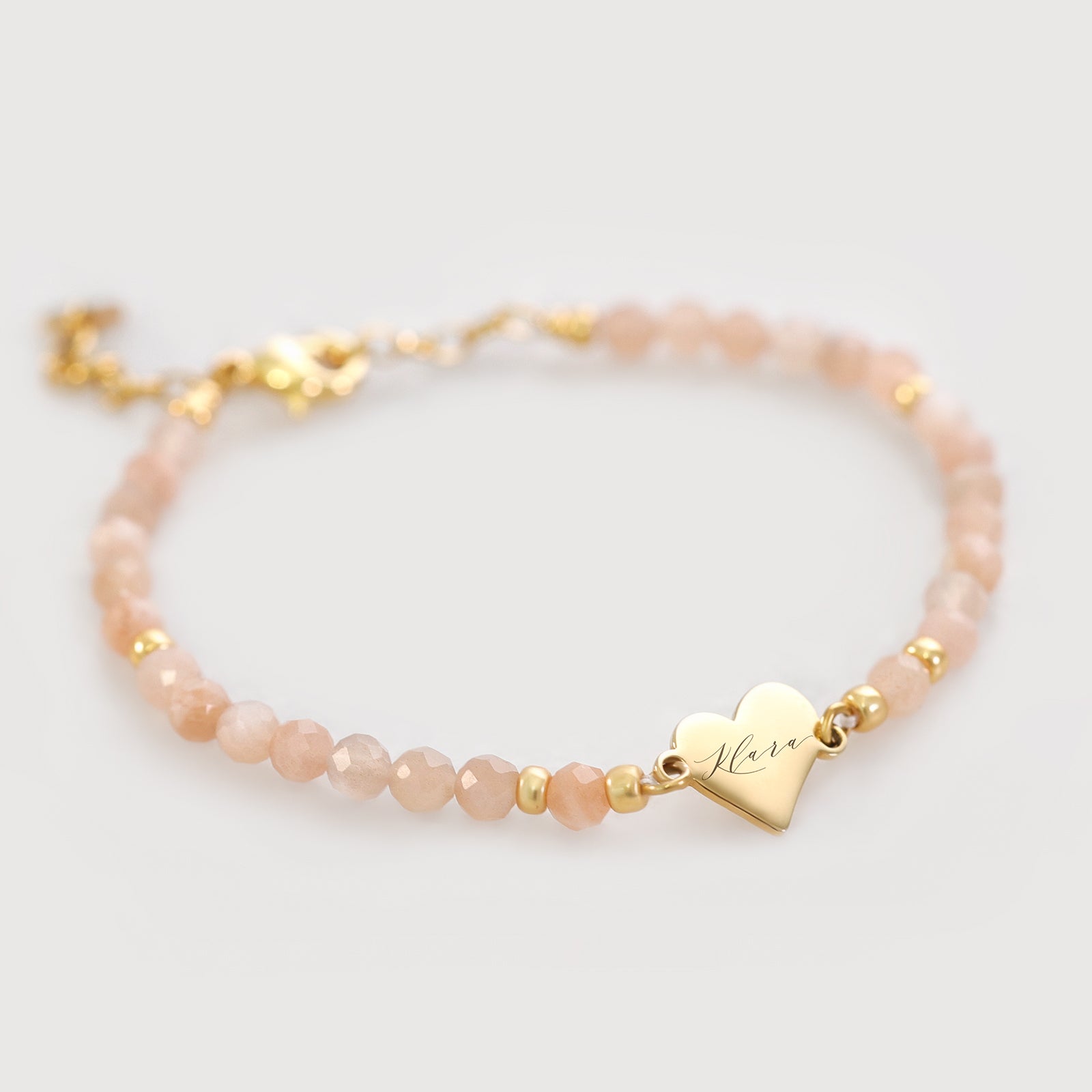 Sonnenstein Armband mit personalisiertem Herz Plättchen