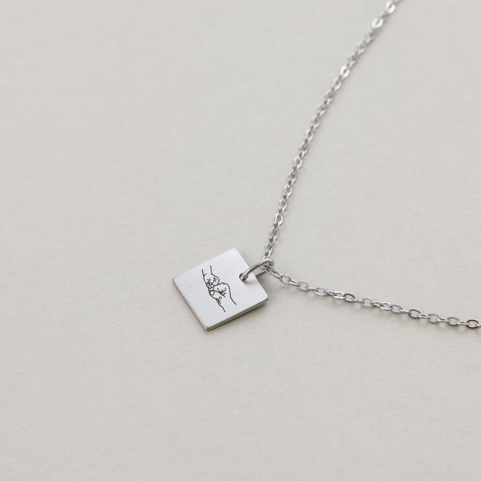 Kette für Herren mit eckigem Gravurplättchen Herren Halskette VIVIANNASCHMUCK