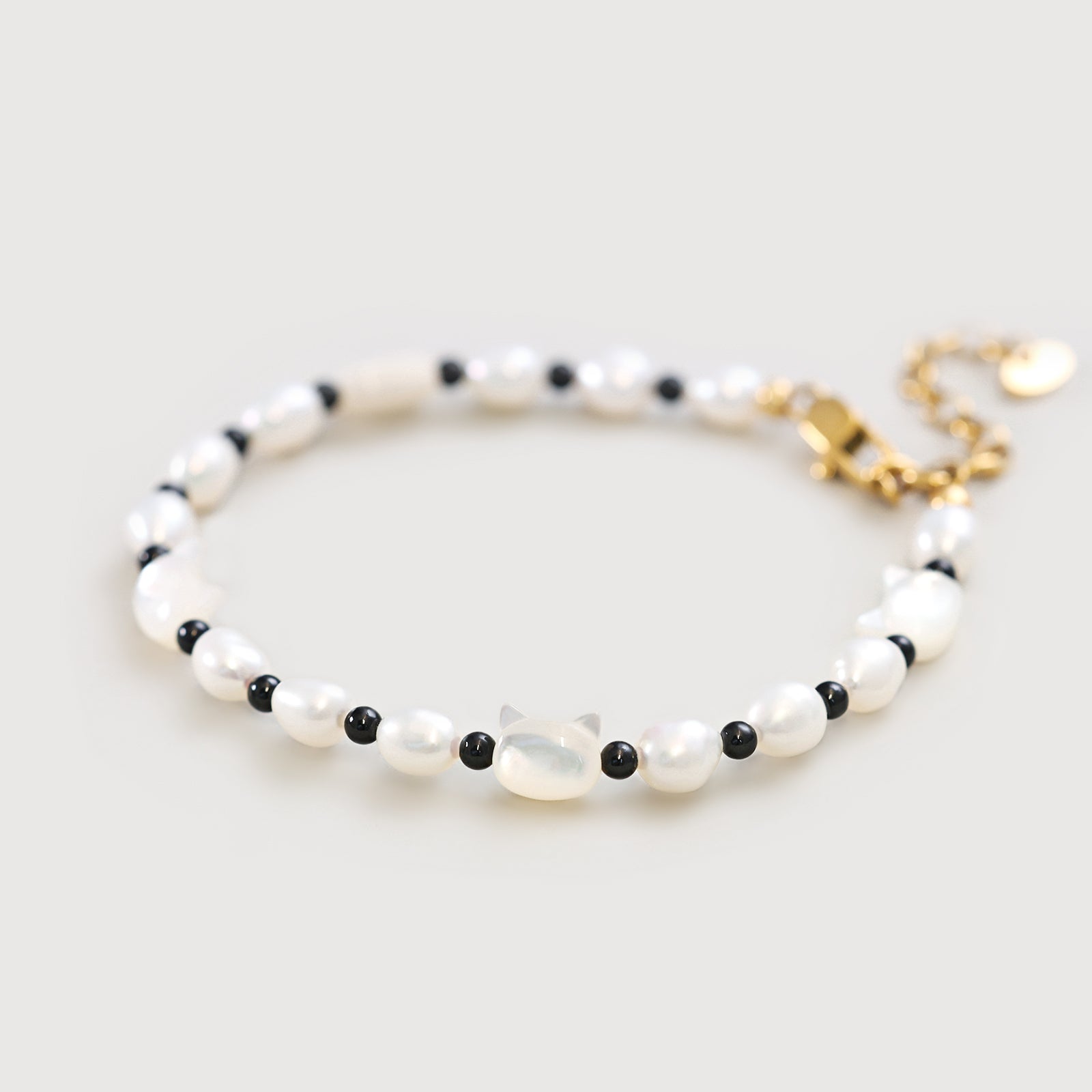 Süßwasserperlenarmband mit Perlmutt-Katze - 925er Sterling Silber