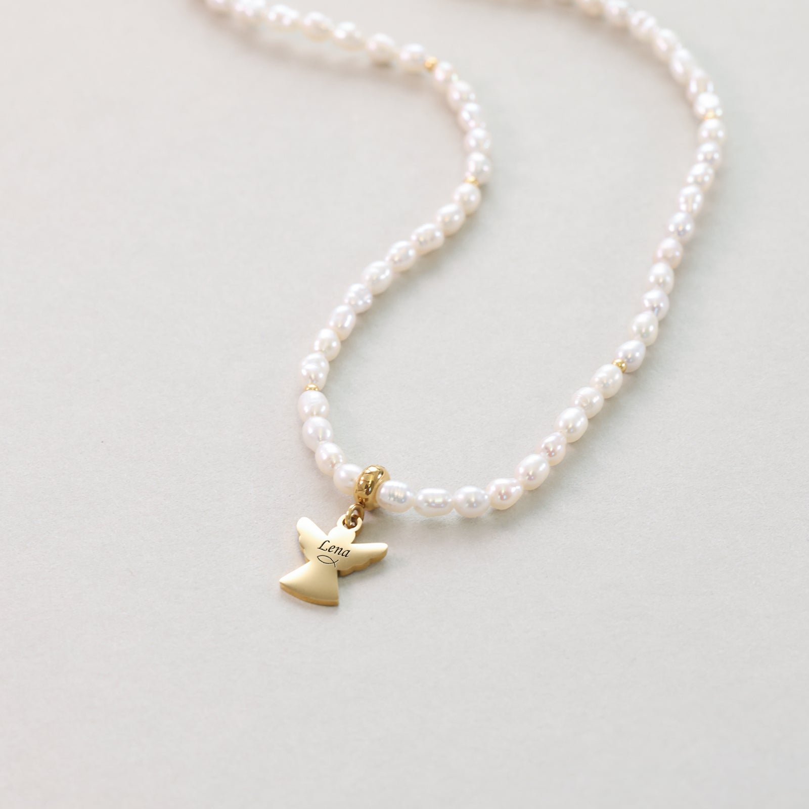 Zarte Schutzengel-Kette mit Süßwasserperlen