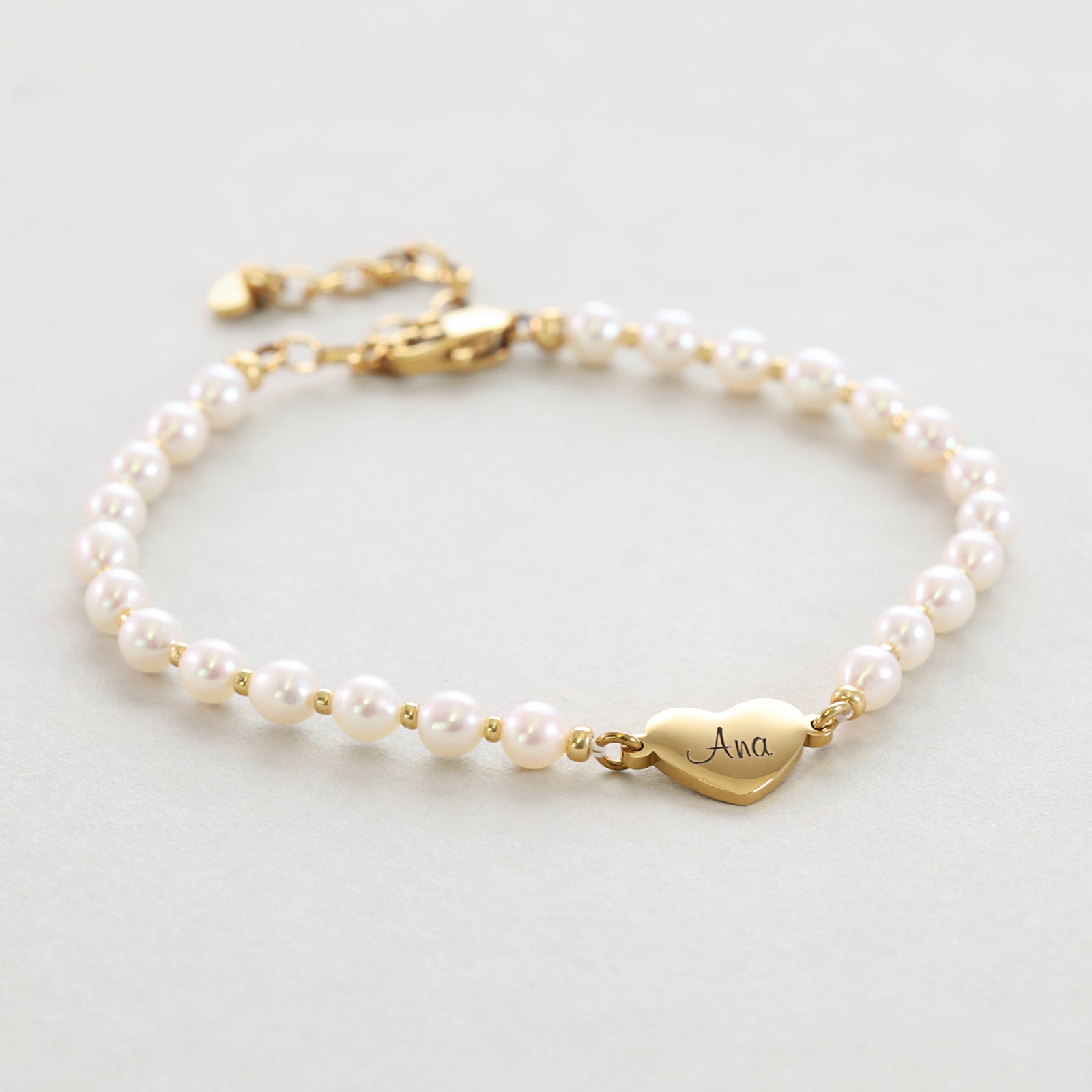 Süßwasser-Perlenarmband mit Herzchen