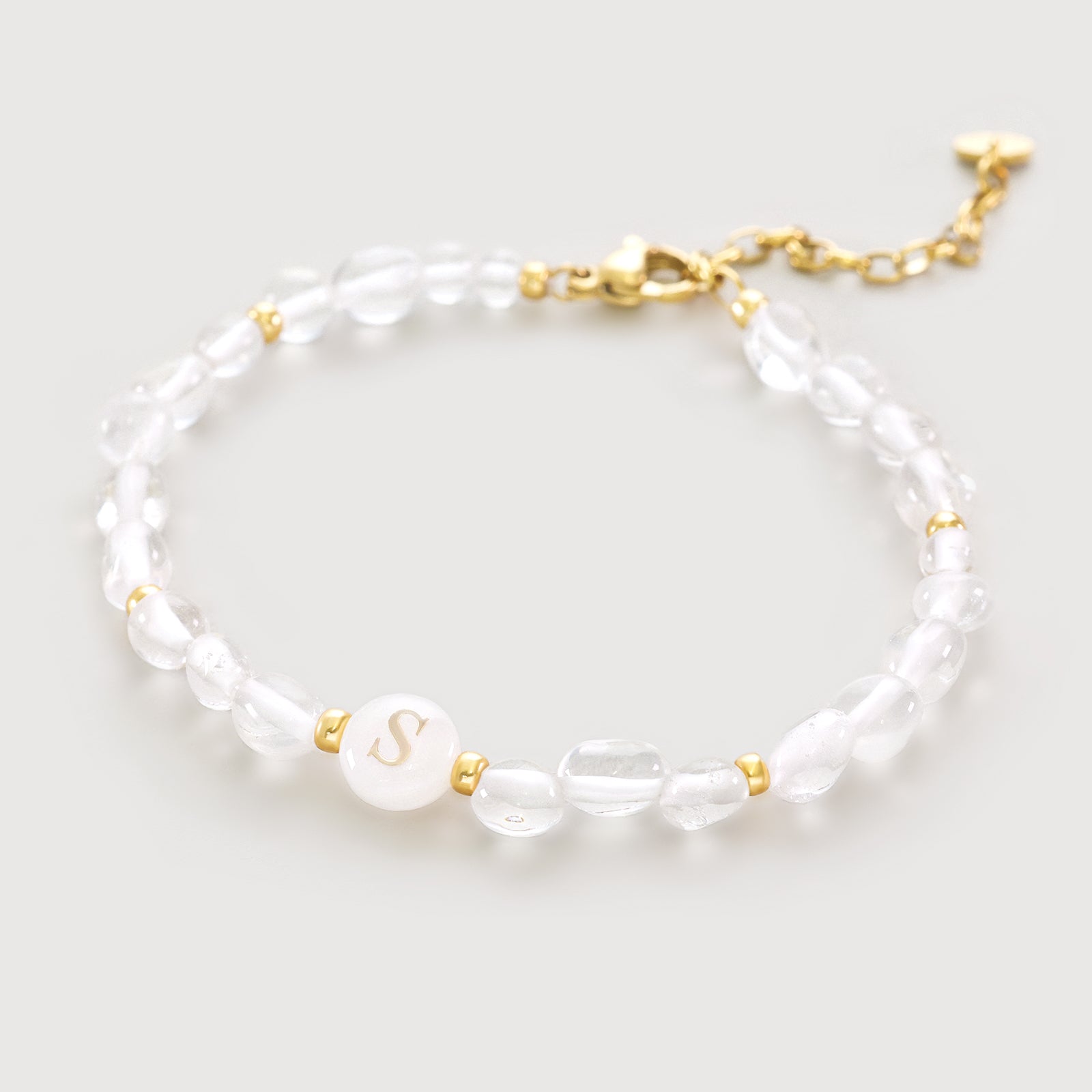 Initialen-Armband aus Bergkristall und Perlmutt