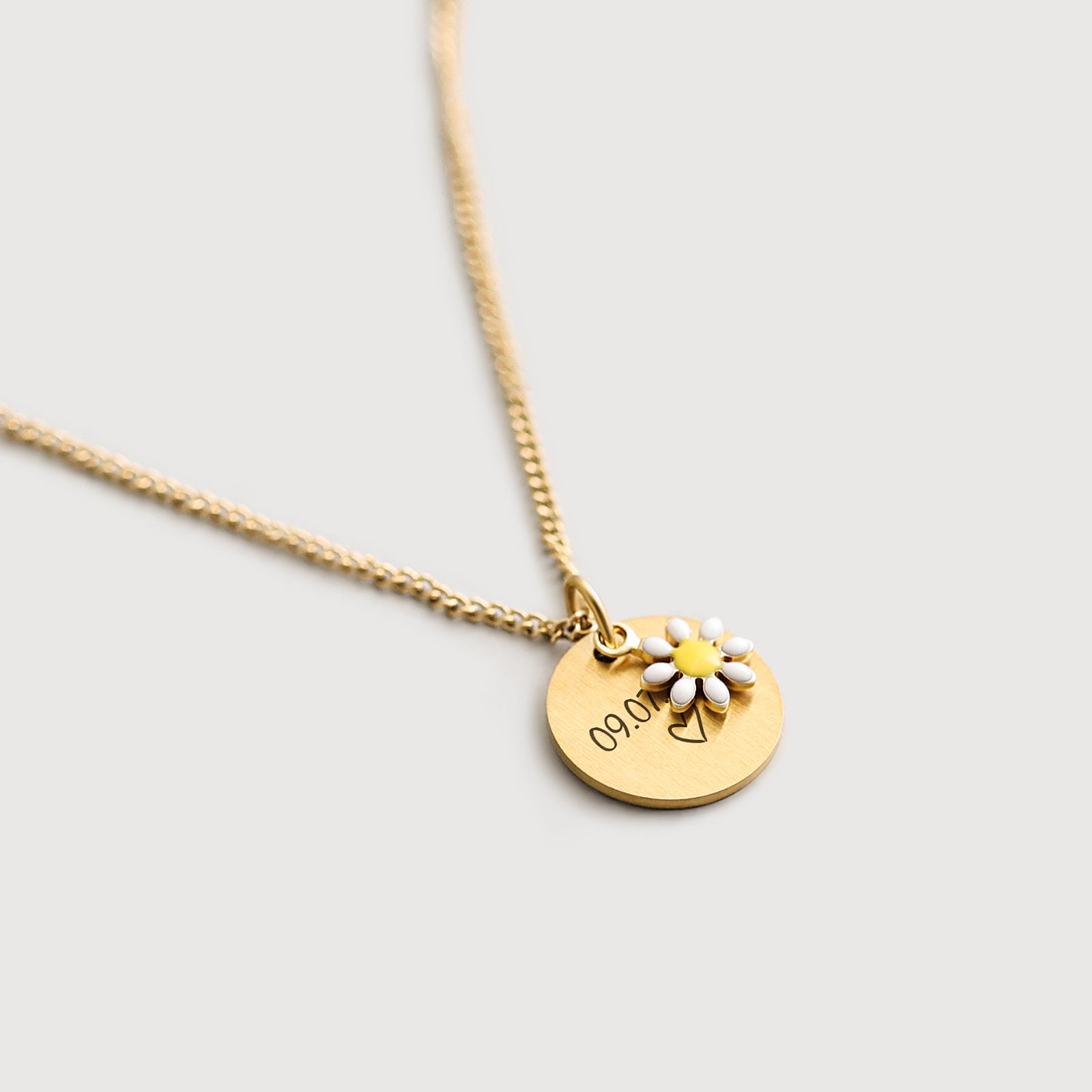 Personalisierte Plättchenkette mit Mini Gänseblümchen