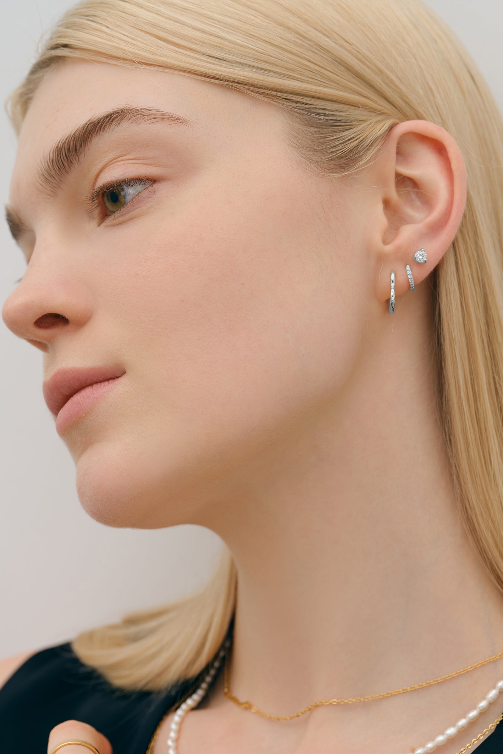 Kleine Creolen mit Zirkonia Steinen - 925er Silber Ohrringe VIVIANNASCHMUCK