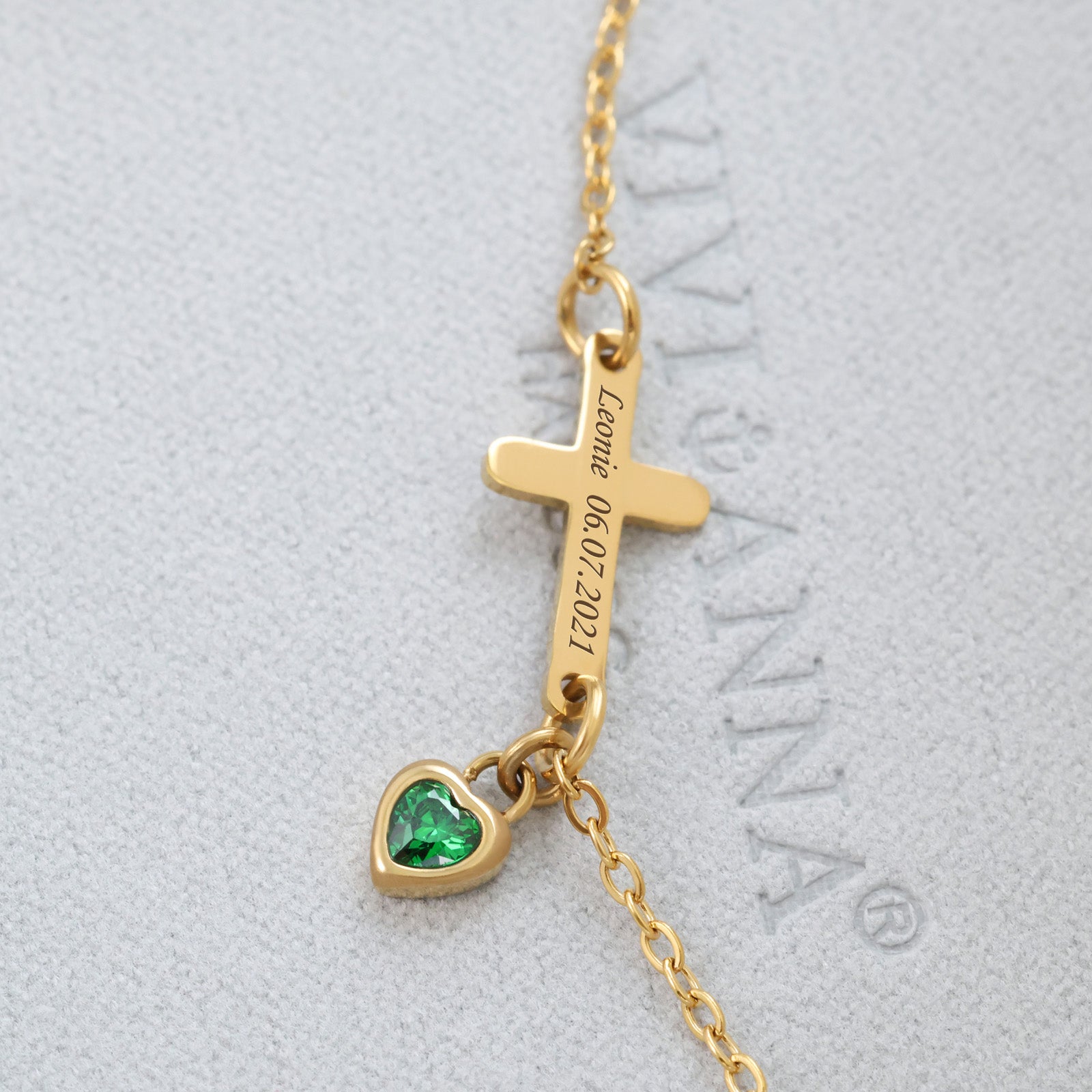 Personalisiertes Kreuzarmband mit herzförmigem Geburtsstein Kinder Armband VIVIANNASCHMUCK