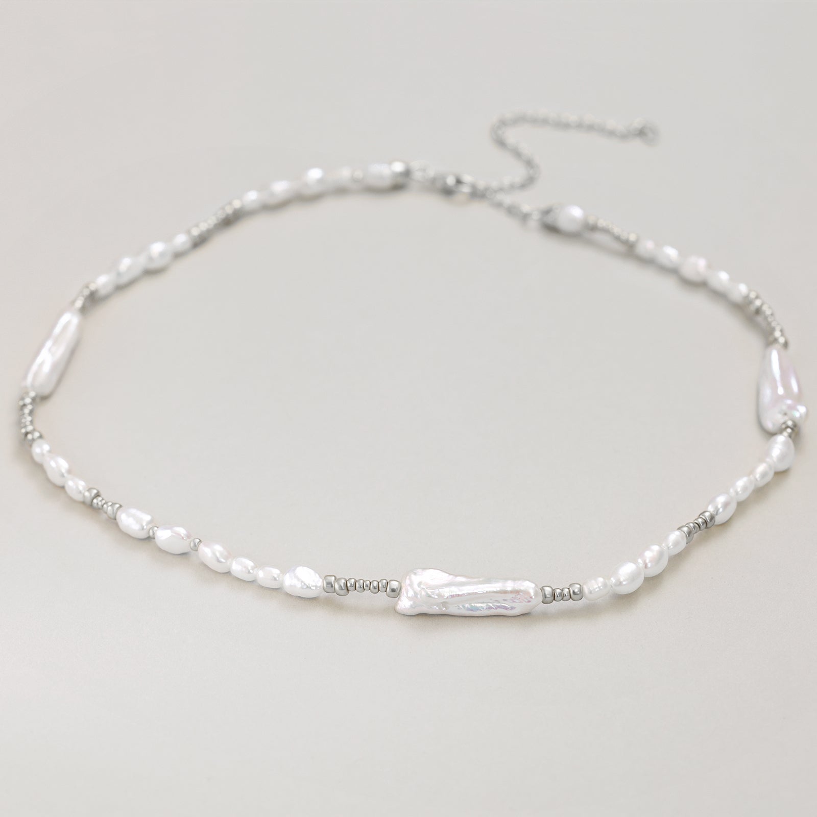 Süßwasserperlenkette mit länglichen & unregelmäßigen Perlen – 925er Silber
