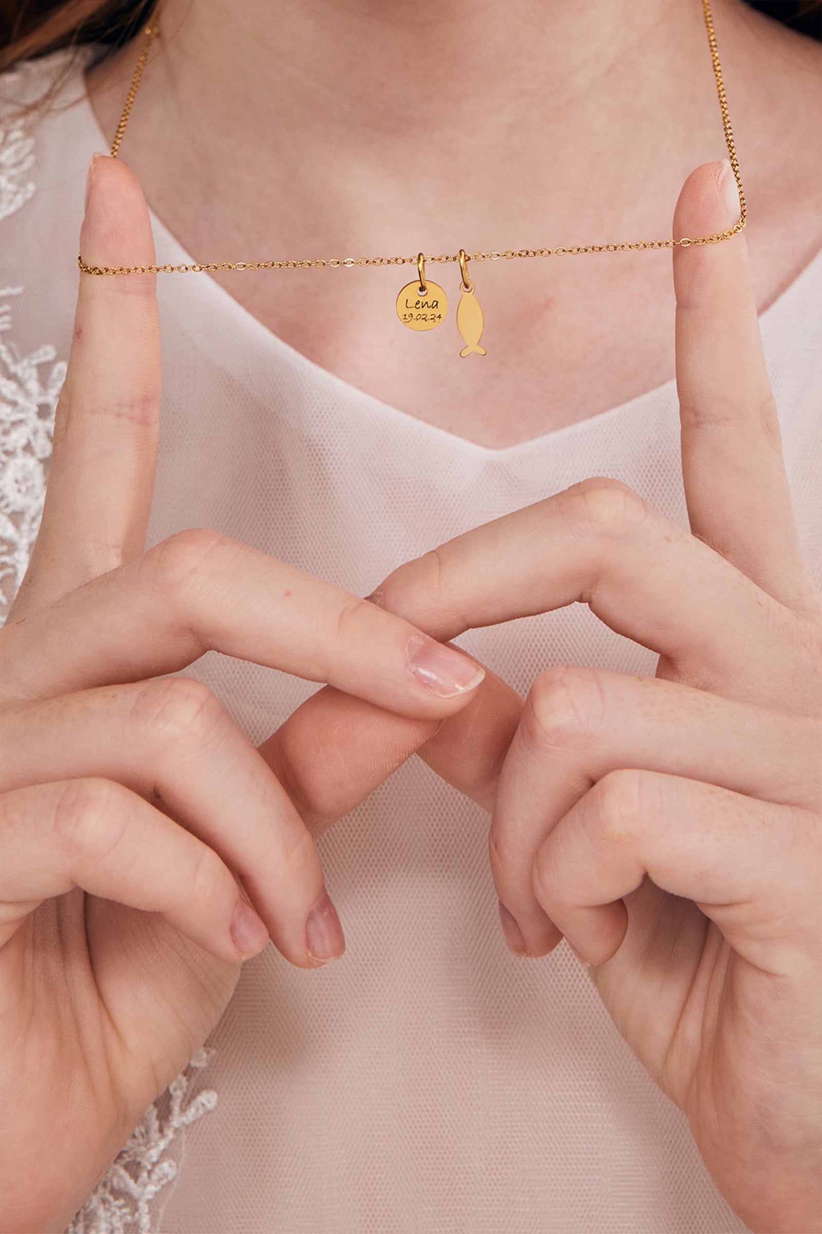 Personalisierte Kette mit Fisch - ICHTHUS - Familie Halskette - Namenskette - Konfirmation - Firmung - Kommunion - Edelstahl Kette - KE014 - VIVIANNASCHMUCK