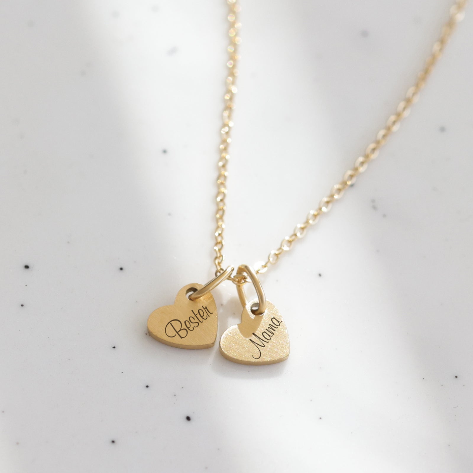 Personalisierte Halskette mit Herzchen - Geschenkset für Mama