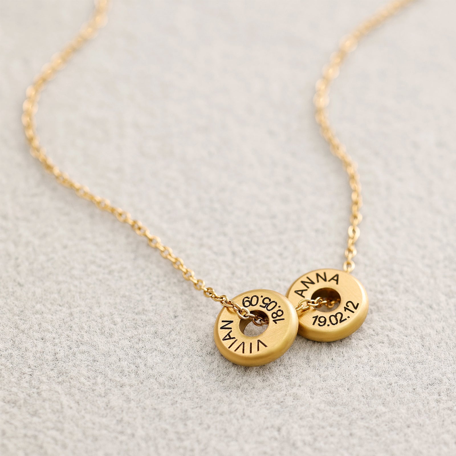 High-quality men's necklace with round plate