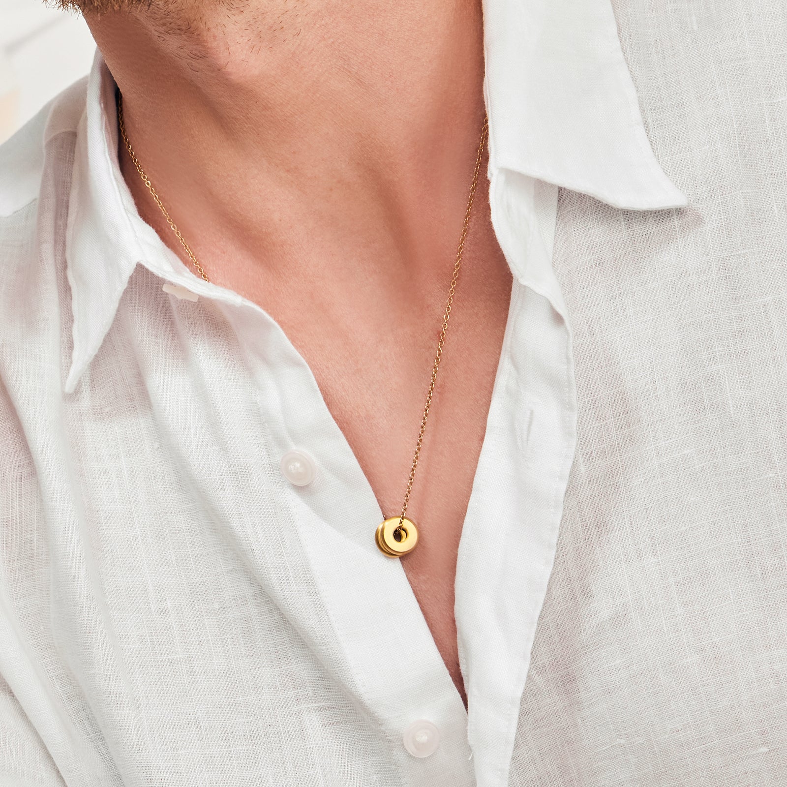 High-quality men's necklace with round plate