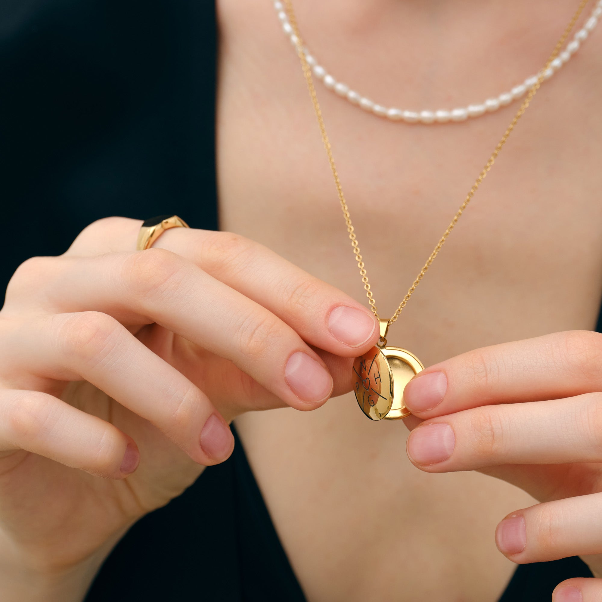 Medaillon Kette • Personalisierte Geschenke • Foto Medaillion mit Gravur - VIVIANNASCHMUCK