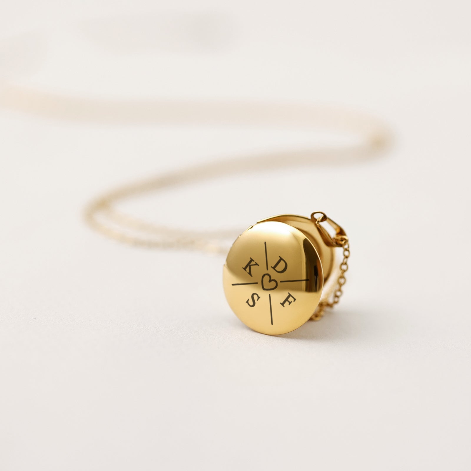 Medaillon Kette • Personalisierte Geschenke • Foto Medaillion mit Gravur - VIVIANNASCHMUCK