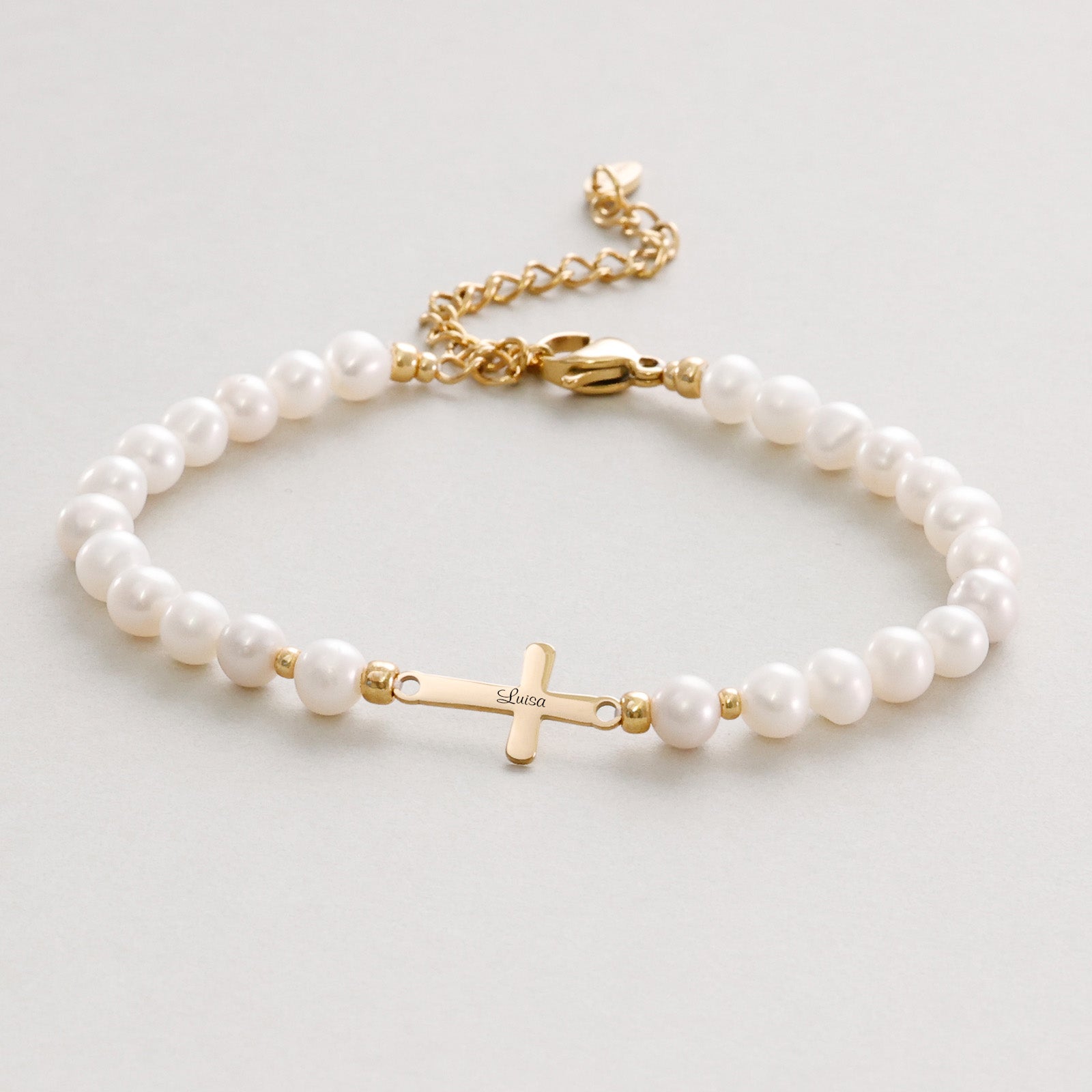 Süßwasserperlen Kreuz-Armband mit Gravur - Geschenk zur Konfirmation mit Karte