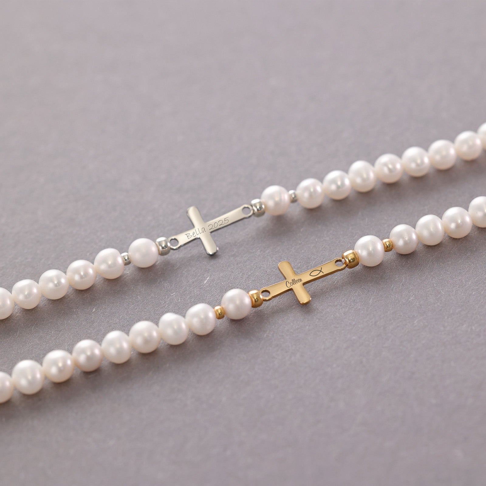 Süßwasserperlen Kreuz-Armband mit Gravur - Geschenk zur Konfirmation mit Karte
