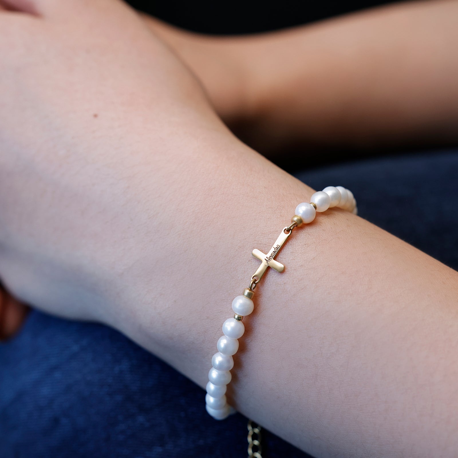 Süßwasserperlen Kreuz-Armband mit Gravur - Geschenk zur Konfirmation mit Karte