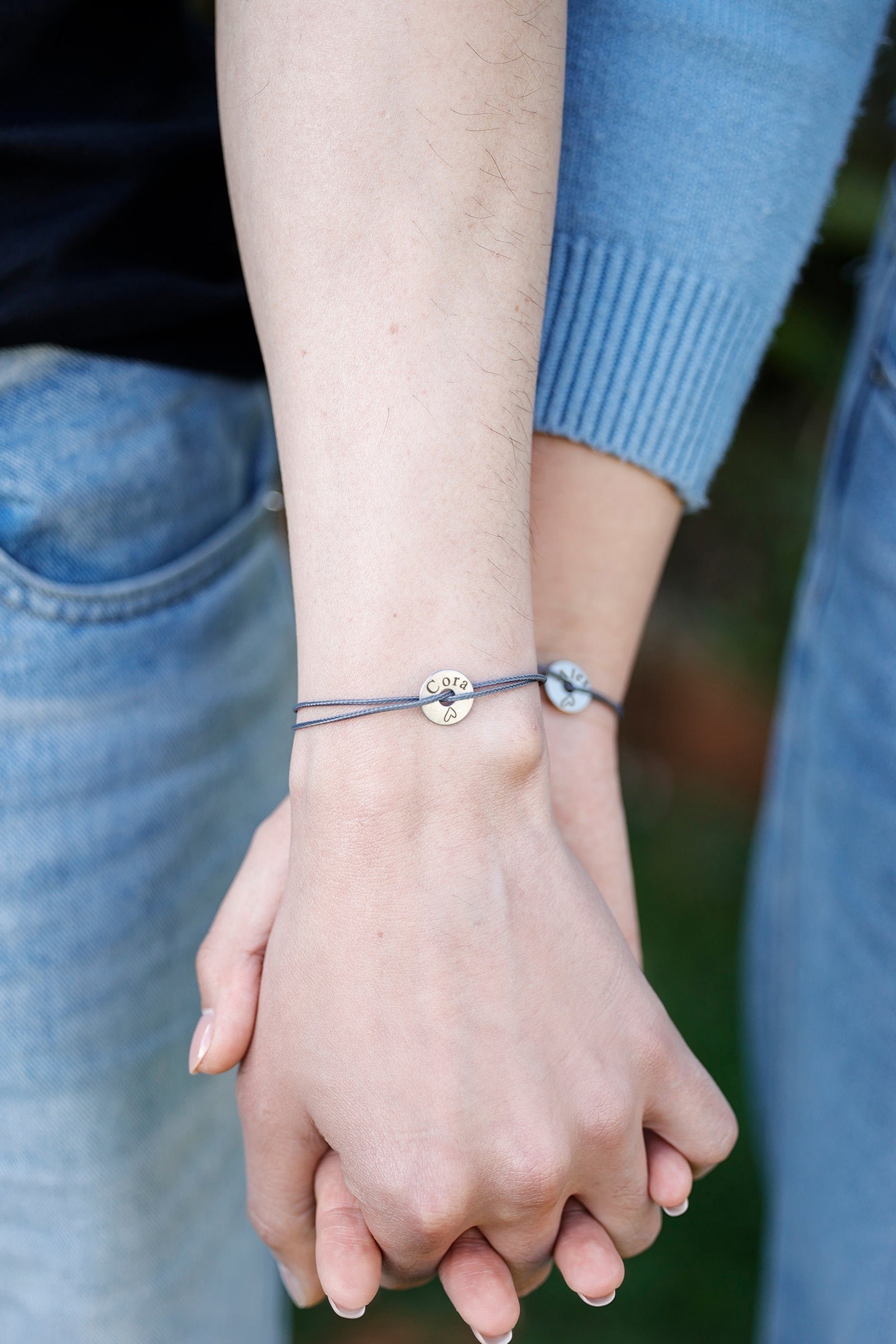 Set für zwei – Partnerarmbänder mit Gravur