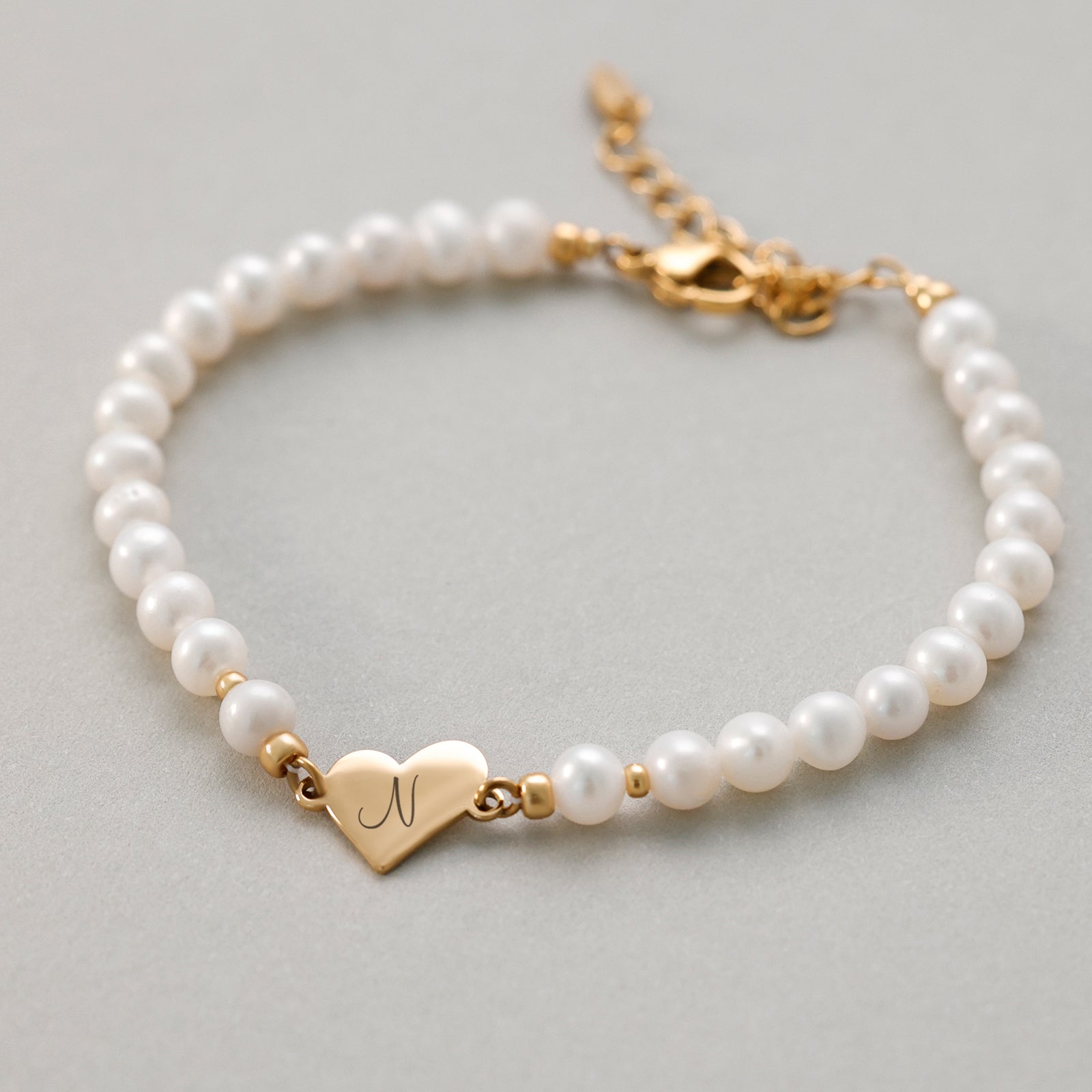 Personalized bracelet with matte heart engraving - gift for mom with card