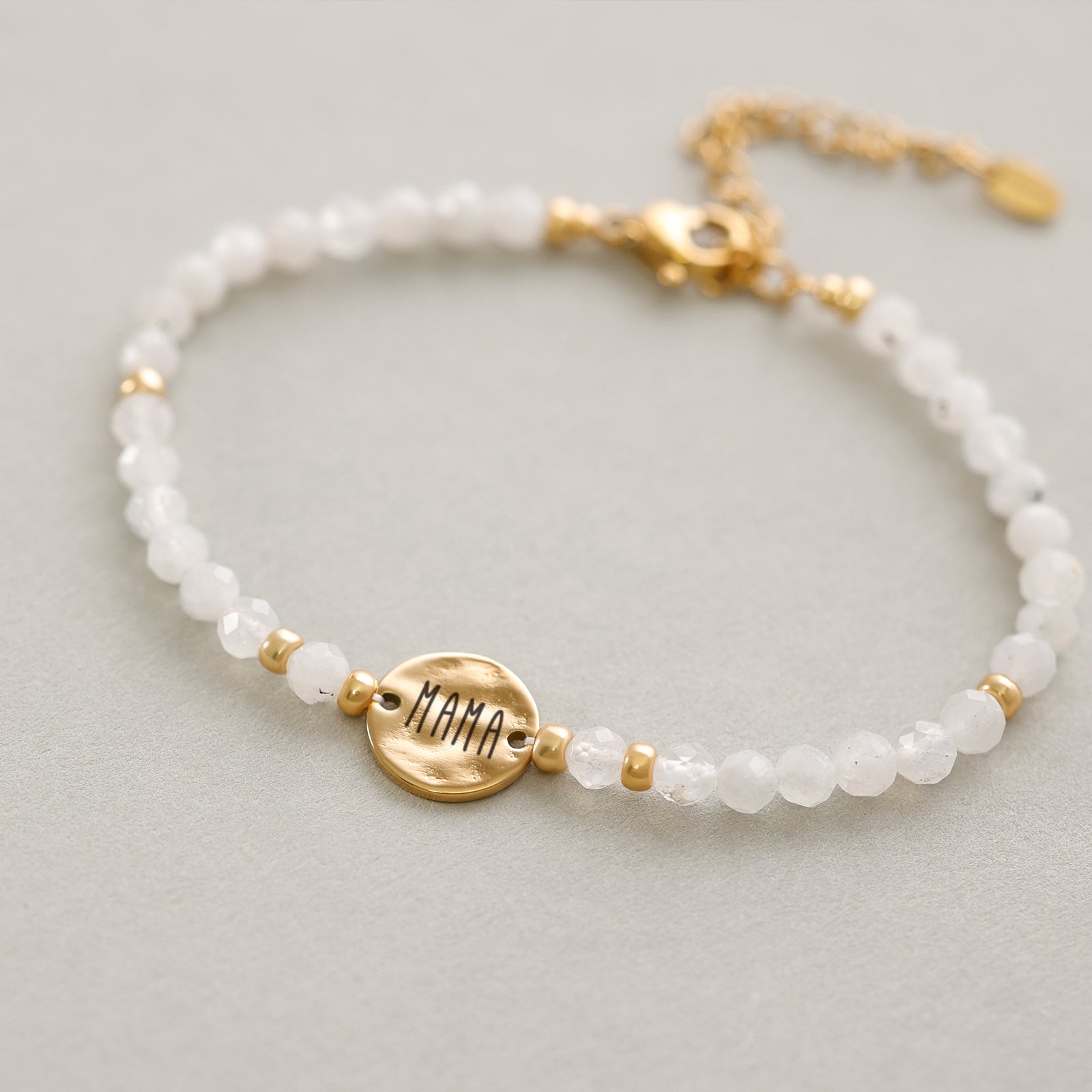Mondstein Armband mit Hammerschlagplättchen - Geschenk für Mama mit Karte