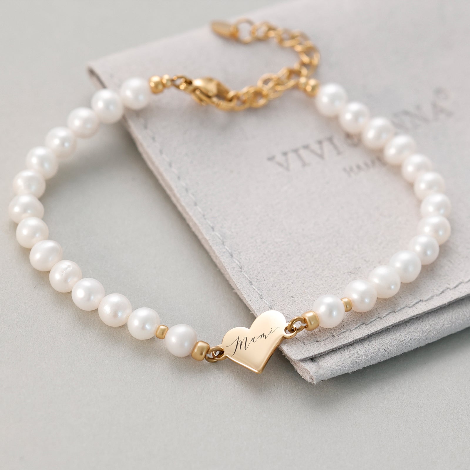 Süßwasserperlen Armband mit Herzanhänger - Geschenk für Mama mit Karte