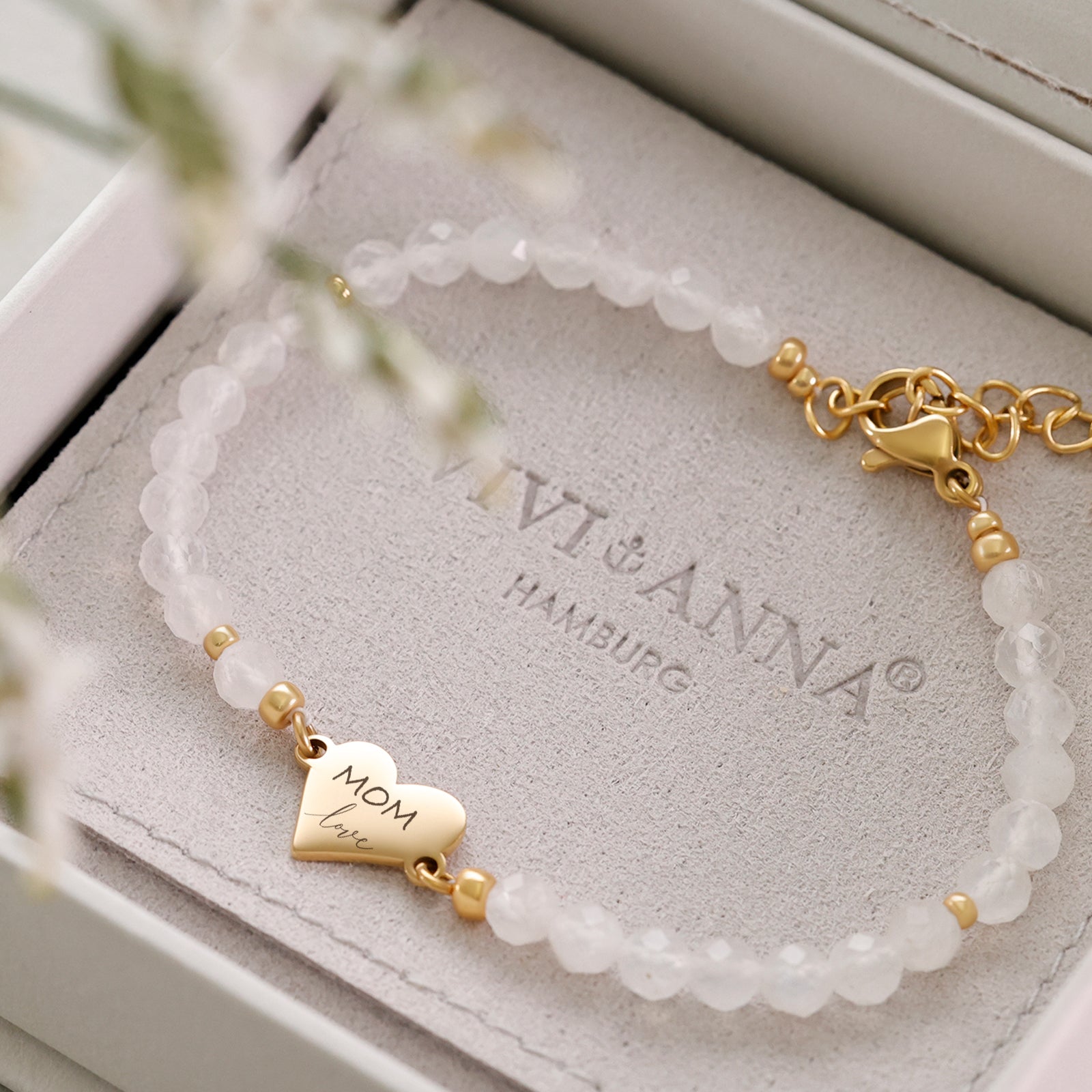 Herz-Armband mit Mondstein - Geschenk für Mama mit Karte