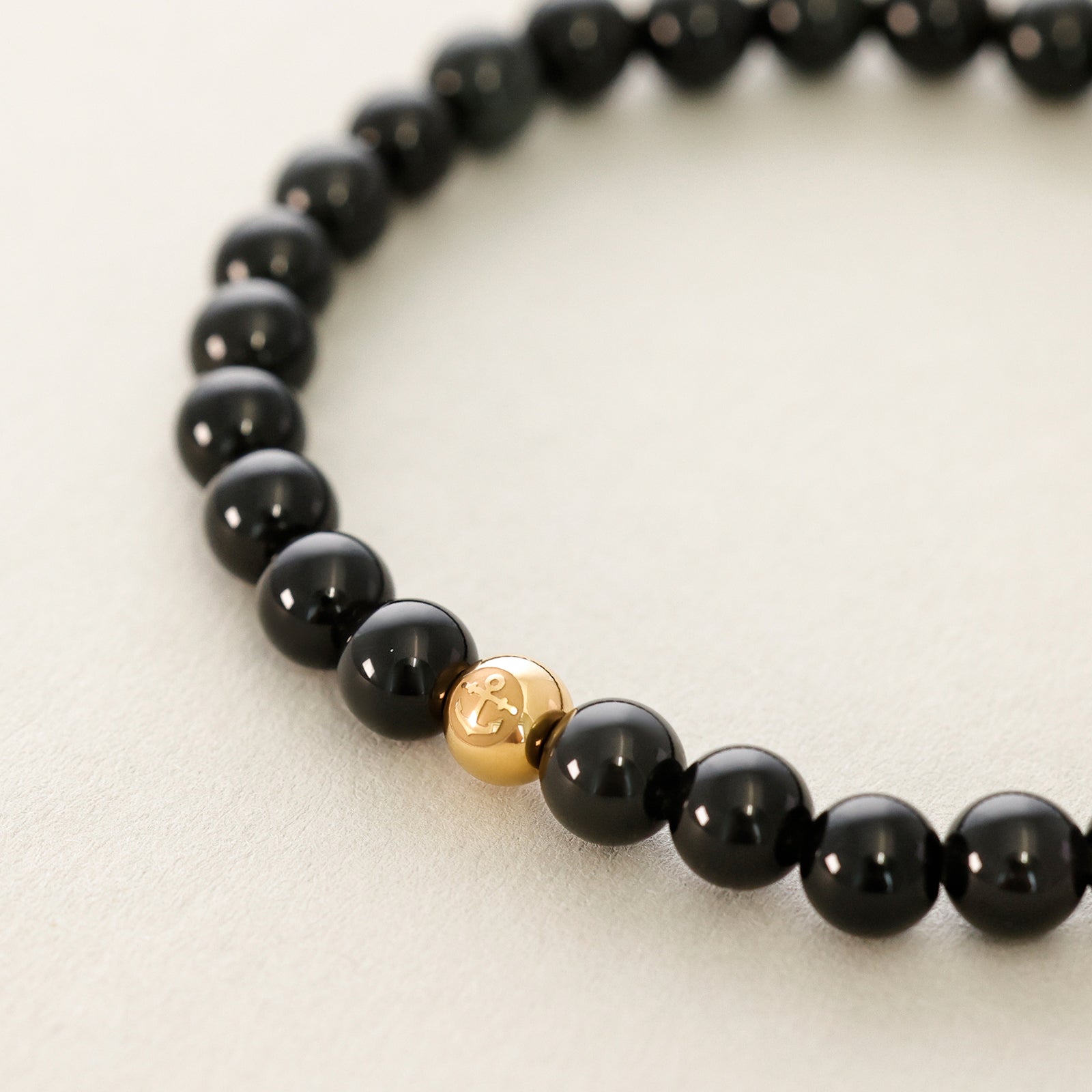 Maskulines Stretch-Armband aus Obsidian mit Anker-Detail