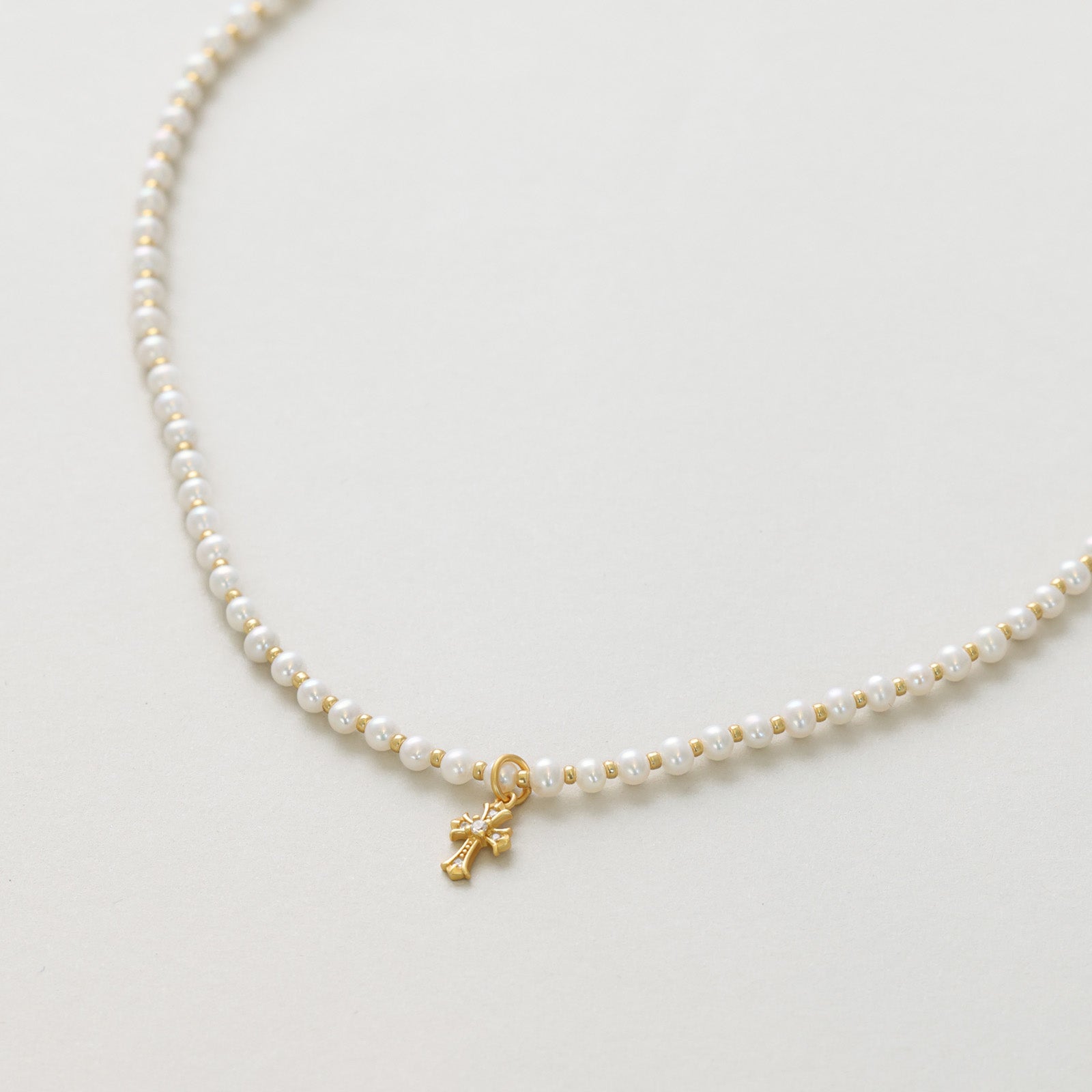 Süßwasserperlen Halskette mit funkelndem Kreuz - 925er Sterling Silber