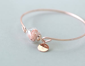 Personalisiert Armreif mit Plättchen Gravur, Echte Blume Armreif • Gold, Silber, Roségold • Brautjunfern •, Geschenk für sie · A158