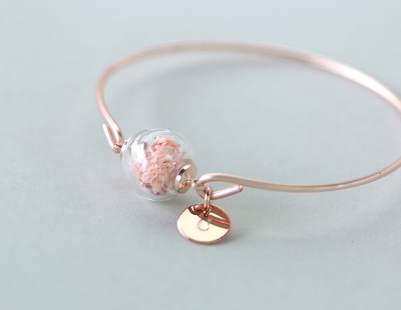Personalisiert Armreif mit Plättchen Gravur, Echte Blume Armreif • Gold, Silber, Roségold • Brautjunfern •, Geschenk für sie · A158